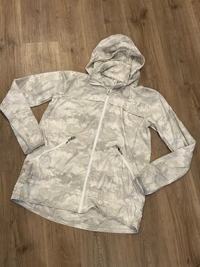 Lululemon Packable Windbreaker Lightweight, Vented, Size 10!